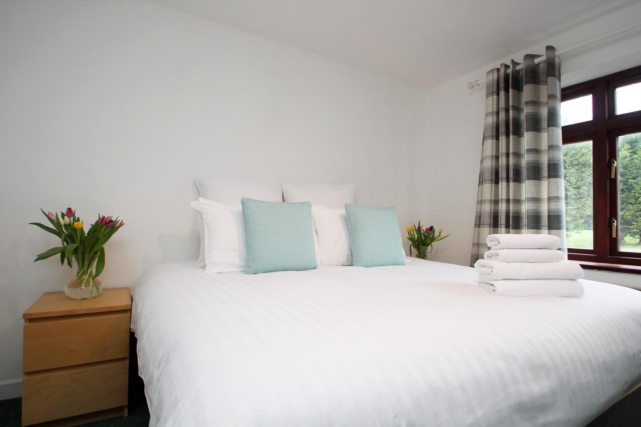 Vale Park Hotel Barry Esterno foto