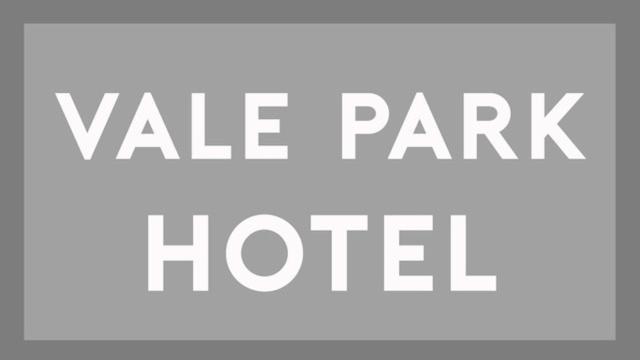 Vale Park Hotel Barry Esterno foto